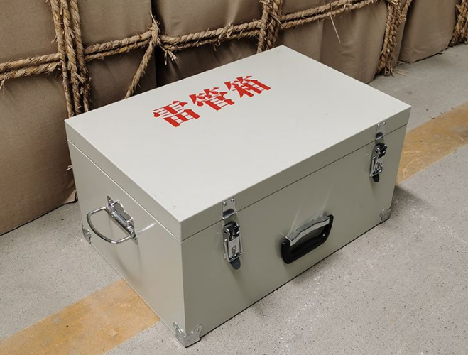 船营如何正确使用爆破物品存放柜炸药箱等？